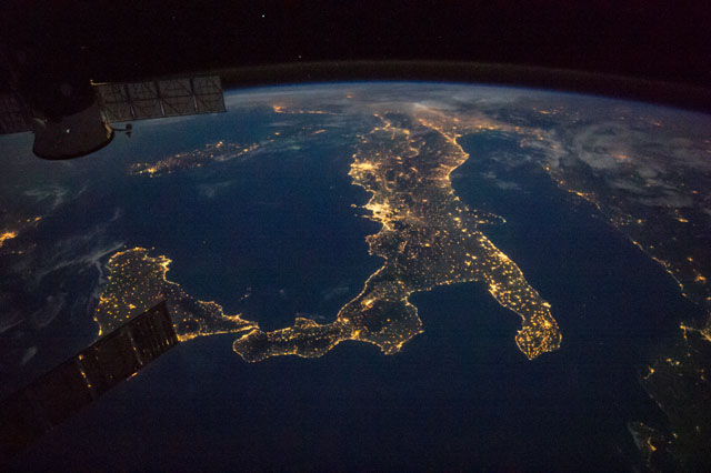 L'Italia di notte vista dalla Stazione Spaziale internazionale